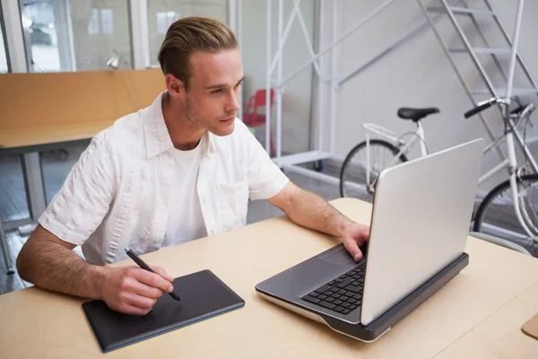 Man using graphics tablet — Stock Photo, Image