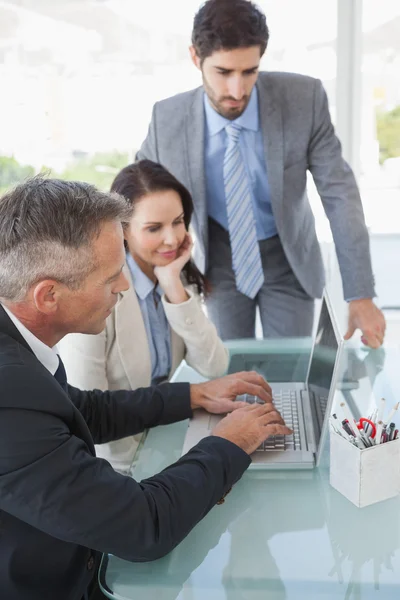 Geschäftsleute treffen sich — Stockfoto