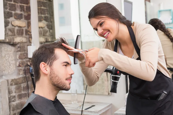 Man getting hair trimmed — Stock Photo, Image