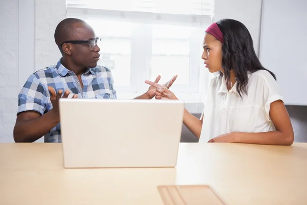 Affärspartner med argument — Stockfoto