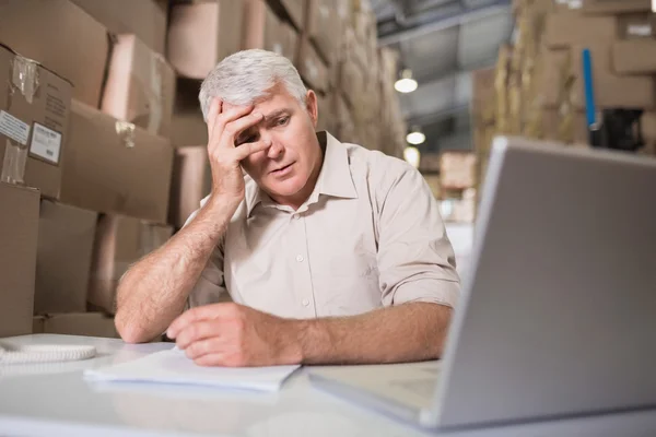 Warehouse manager with laptop — Stock Photo, Image