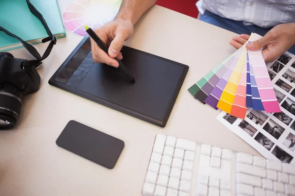 Designer using graphics tablet — Stock Photo, Image