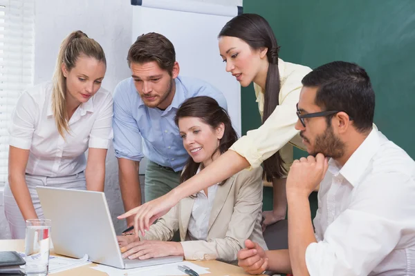 Geschäftsteam trifft sich — Stockfoto