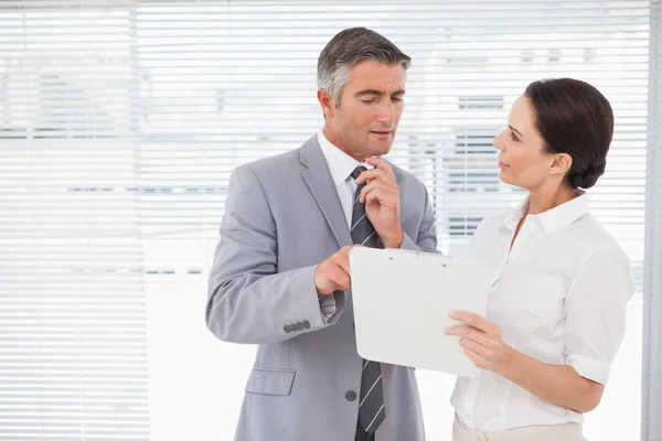 Business team discussing new plans — Stock Photo, Image