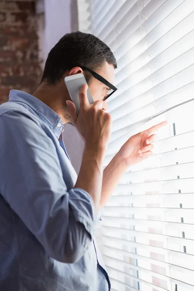 Businessman using mobile phone — Stock Photo, Image