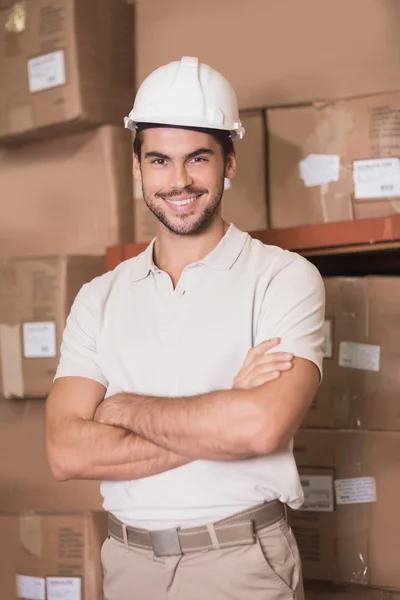 Arbeiter mit verschränkten Armen — Stockfoto