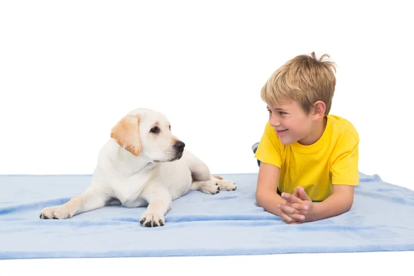 Happy little boy with puppy — Stock Photo, Image