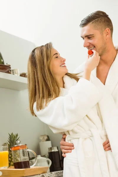 Casal bonito em roupões de banho — Fotografia de Stock