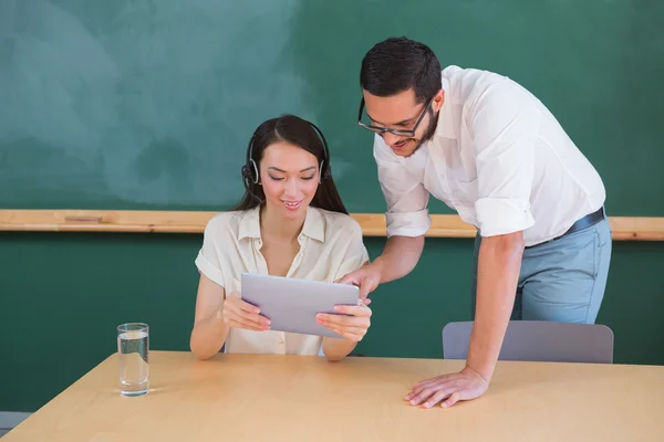 Ondernemers met behulp van digitale Tablet PC — Stockfoto