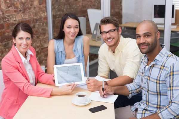 Businesswoman showing graph — Stock Photo, Image