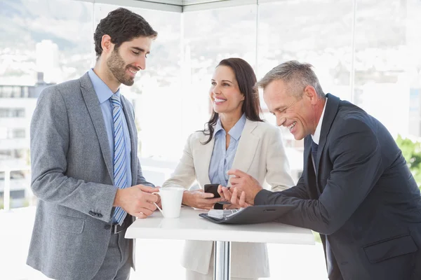 Equipo de negocios disfrutando de descanso — Foto de Stock