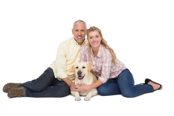 Coppia con cane da compagnia — Foto Stock