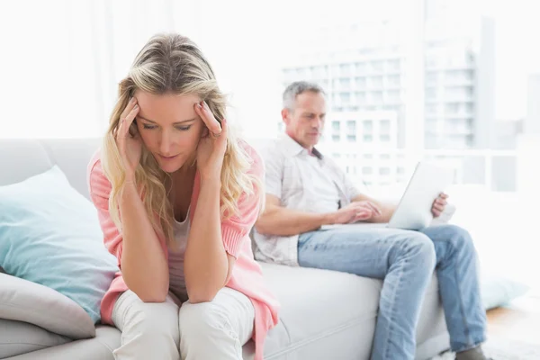 Paar zijn stern en problemen — Stockfoto