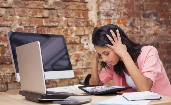 Businesswoman with head in hands — Stock Photo, Image