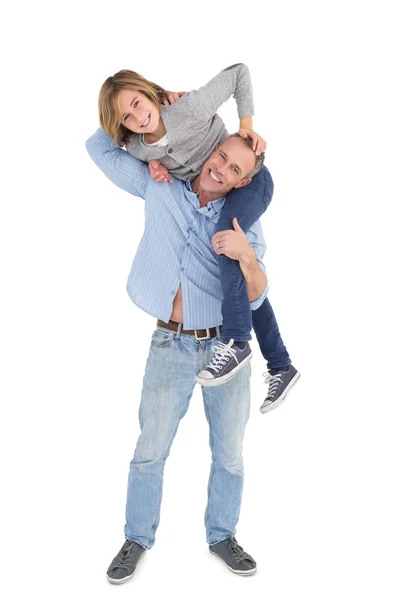 Uomo che porta il figlio sulle spalle — Foto Stock