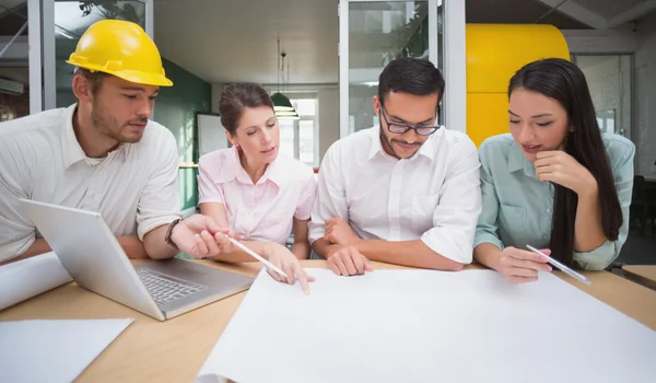 Equipo de arquitectura trabajando — Foto de Stock