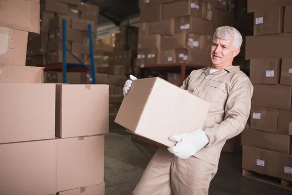 Worker carrying box — Stock Photo, Image