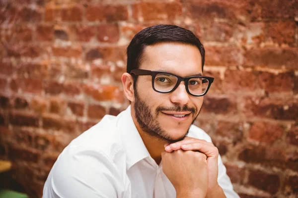 Sonriente joven empresario — Foto de Stock