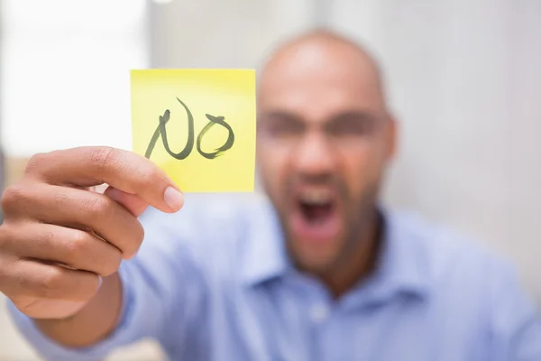 Geschäftsmann mit Papier — Stockfoto