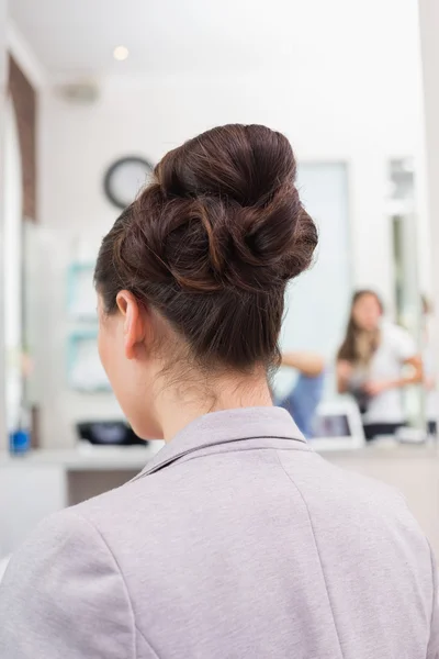 Mulher elegante até fazer — Fotografia de Stock