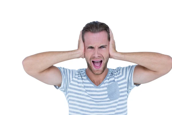 Homem casual gritando com a mão nas orelhas — Fotografia de Stock