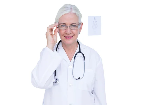 Médico sorridente com estetoscópio — Fotografia de Stock