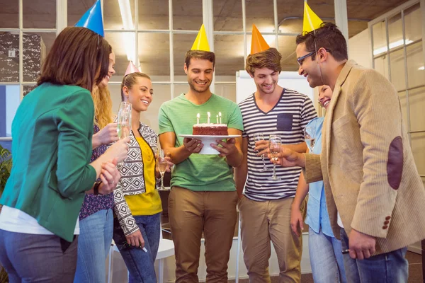 Pessoas de negócios comemorando um aniversário — Fotografia de Stock