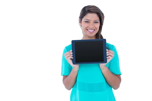 Bruna mostrando tablet computer — Foto Stock