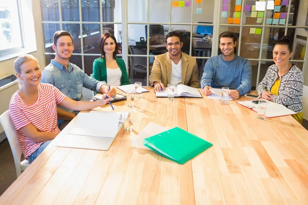 Smiling business people looking at camera — Stock Photo, Image