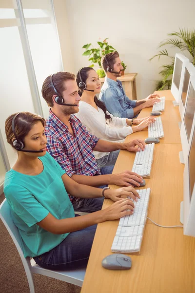 Colegas de call center no trabalho — Fotografia de Stock