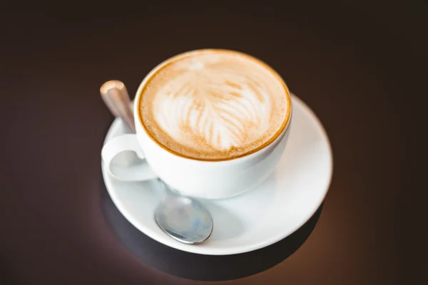 Tasse Kaffee auf dem Tisch — Stockfoto