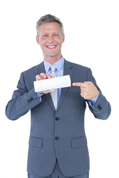 Hombre de negocios sosteniendo un signo blanco — Foto de Stock