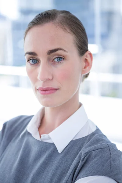 Focused businesswoman looking at the camera — Stock Photo, Image