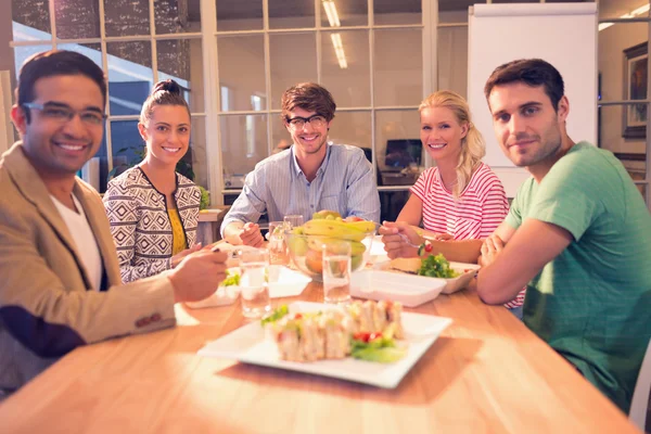 Business people having lunch — Stock Photo, Image