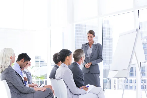 Equipe de negócios tendo uma reunião — Fotografia de Stock