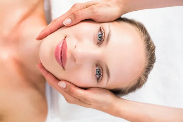 Pretty blonde receiving head massage — Stock Photo, Image