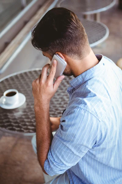 Aufmerksame Geschäftsfrau am Telefon — Stockfoto