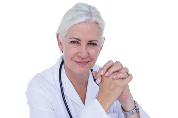 Médico sorridente com estetoscópio — Fotografia de Stock