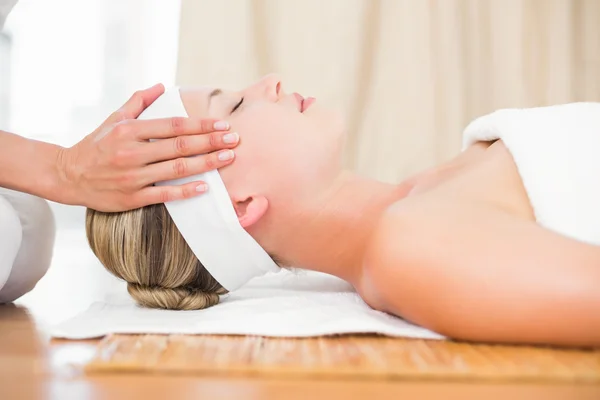 Blonde getting a head massage — Stock Photo, Image