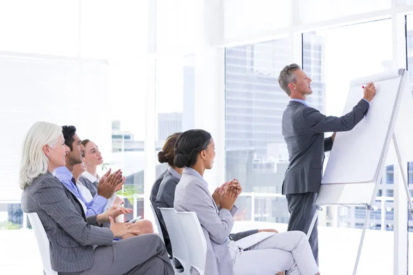 Equipo de negocios teniendo una reunión — Foto de Stock