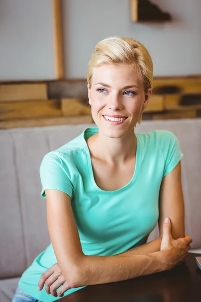 Pretty blonde woman looking away with arms crossed — Stock Photo, Image