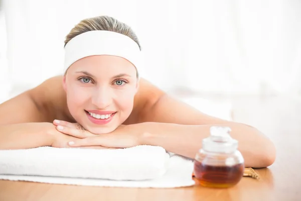 Woman next to the wax — Stock Photo, Image