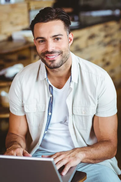 Businessman working at laptop drinking coffee — Stock Photo, Image