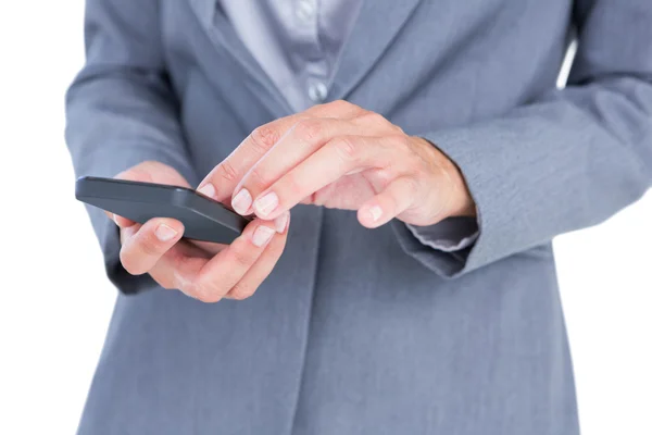 Zakenvrouw bellen met haar smartphone — Stockfoto