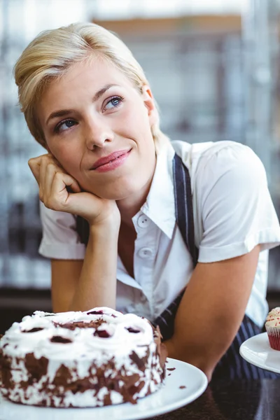 Glückliche hübsche Frau — Stockfoto