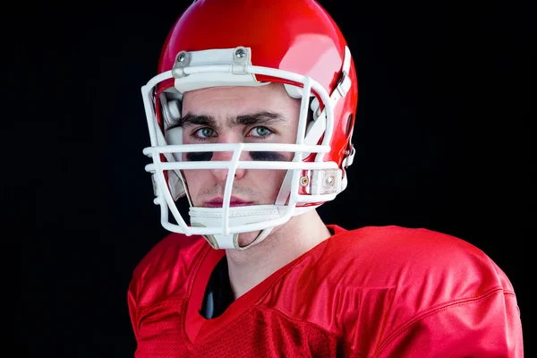 Giocatore di football americano prendendo il suo casco — Foto Stock