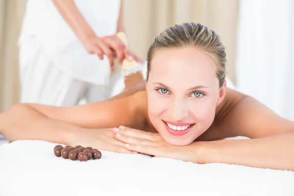 Beautiful blonde enjoying a chocolate beauty treatment — Stock Photo, Image