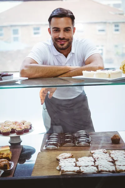 Smiling worker posing behind the counter — Stock Photo, Image