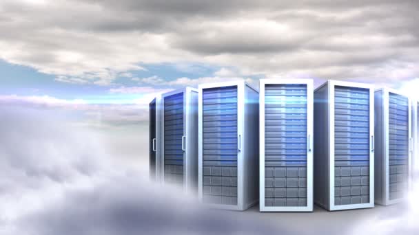 Torri server su sfondo cielo nuvoloso — Video Stock