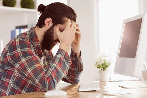 Hipster businessman stressed at his desk — Stock Photo, Image